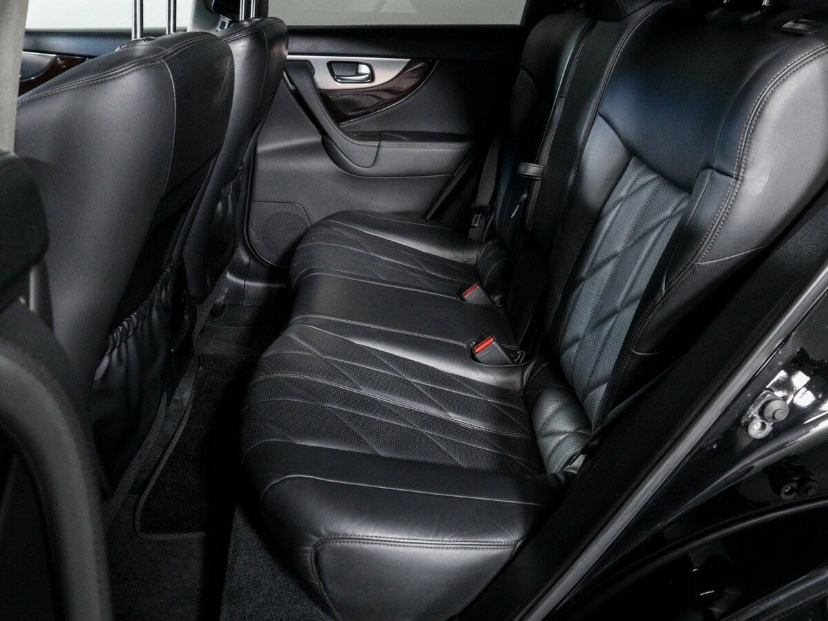 Infiniti FX с пробегом — 2010 год. Фото: #6