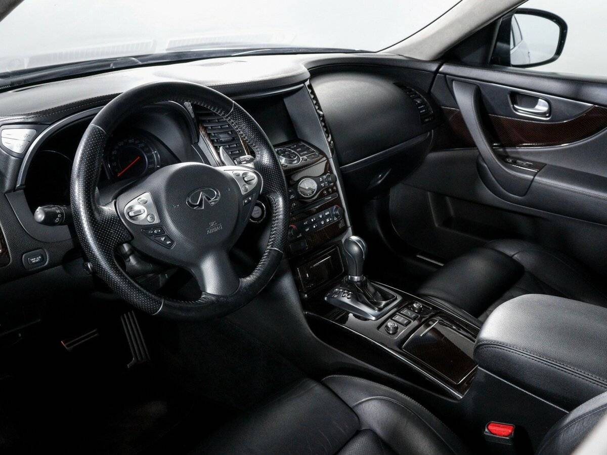 Infiniti FX с пробегом — 2010 год. Фото: #10