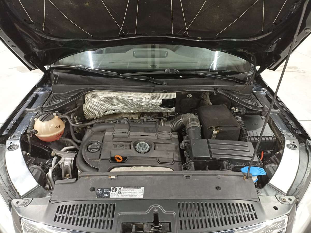 Volkswagen Tiguan с пробегом — 2009 год. Фото: #8