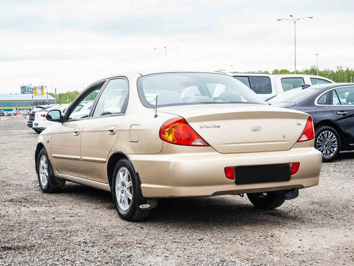 Kia Spectra с пробегом — 2008 год. Фото: #3