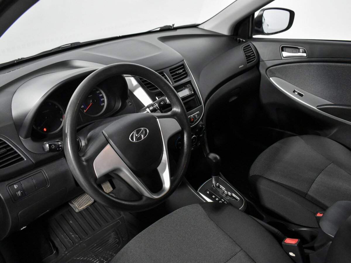 Hyundai Solaris с пробегом — 2011 год. Фото: #8