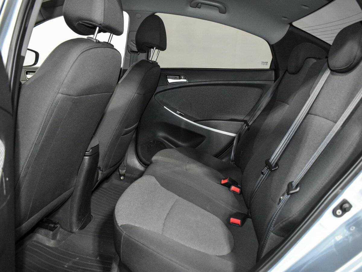 Hyundai Solaris с пробегом — 2011 год. Фото: #10