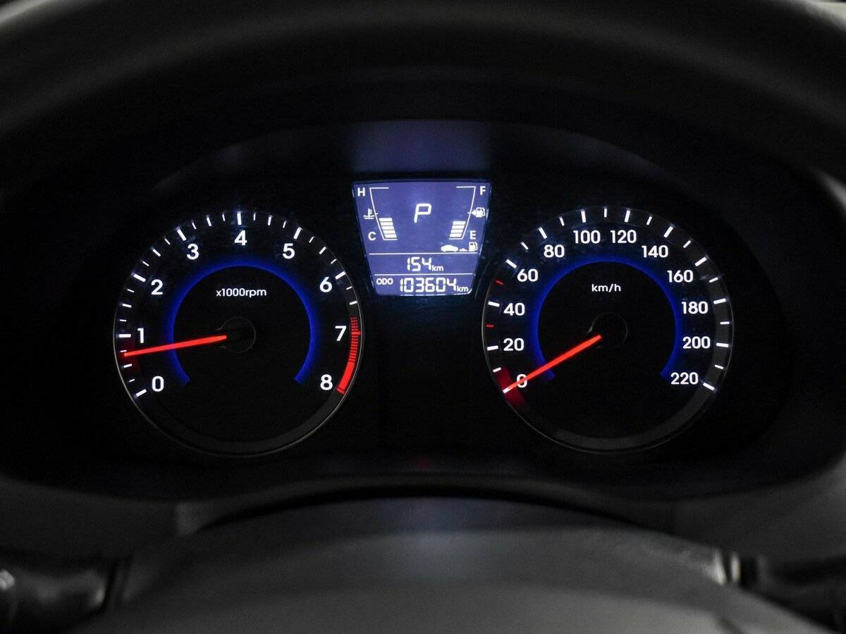 Hyundai Solaris с пробегом — 2011 год. Фото: #16