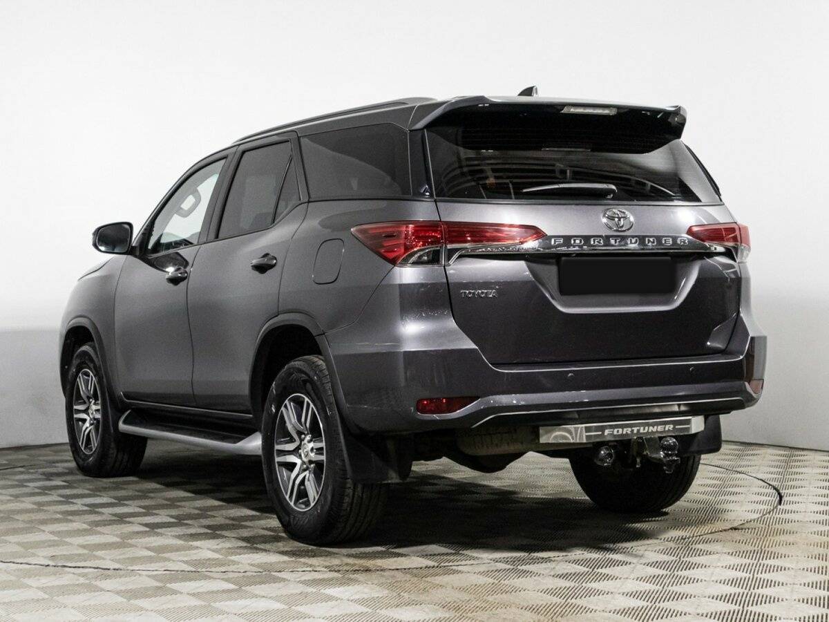 Toyota Fortuner с пробегом — 2017 год. Фото: #5