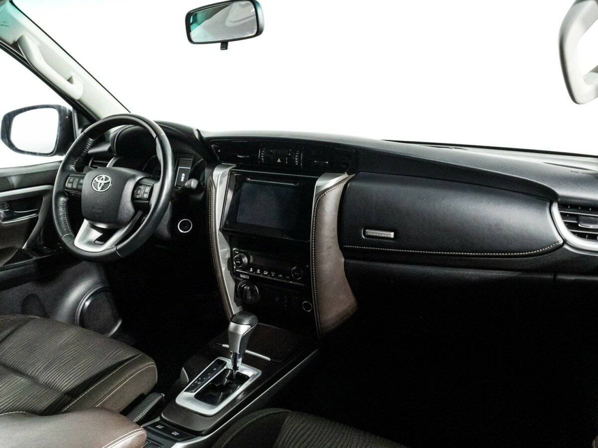 Toyota Fortuner с пробегом — 2017 год. Фото: #6