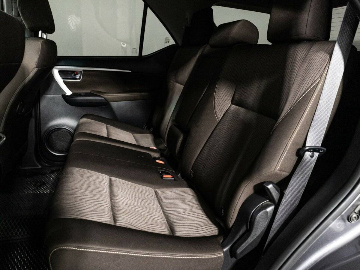 Toyota Fortuner с пробегом — 2017 год. Фото: #7