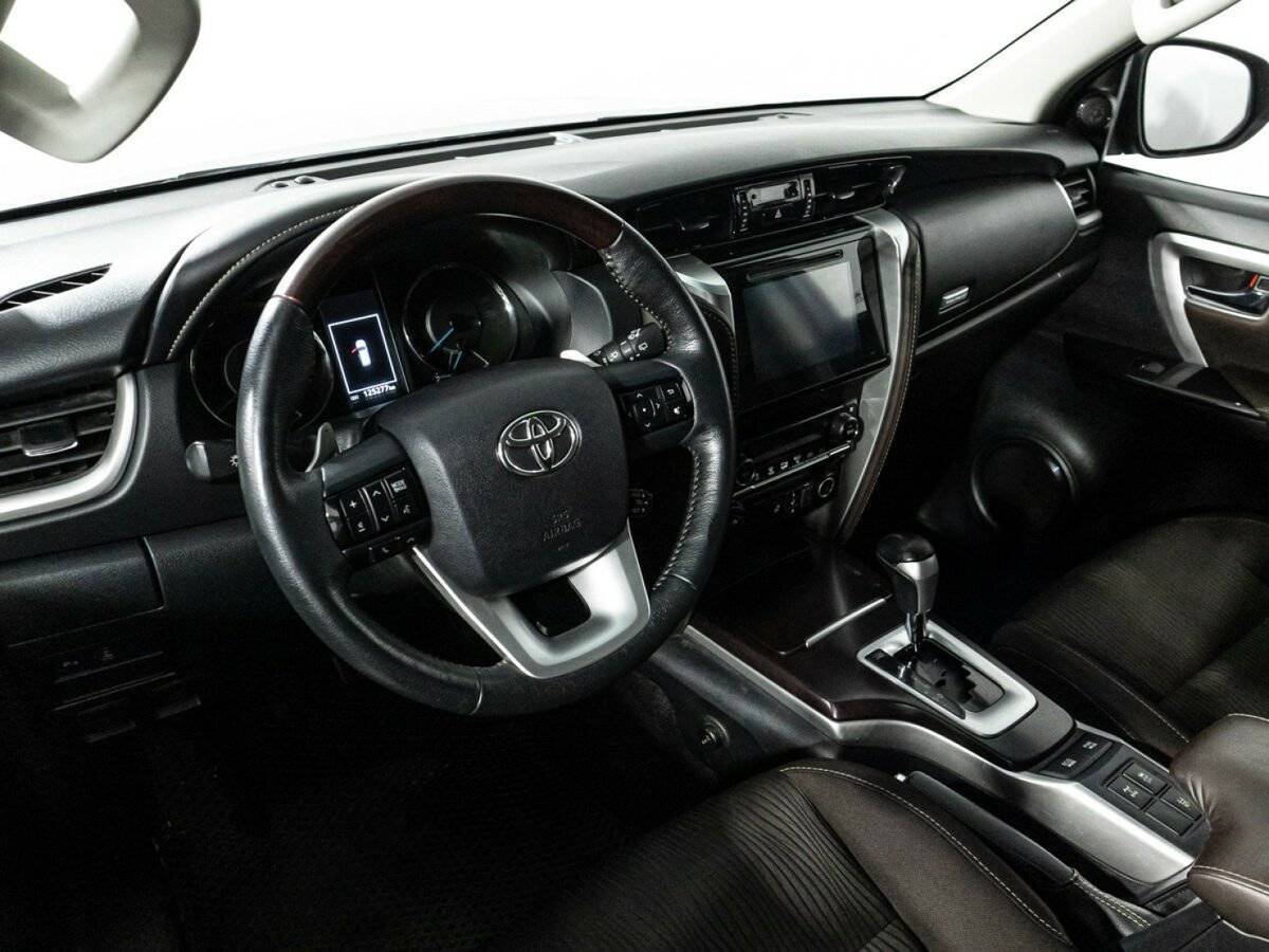 Toyota Fortuner с пробегом — 2017 год. Фото: #8