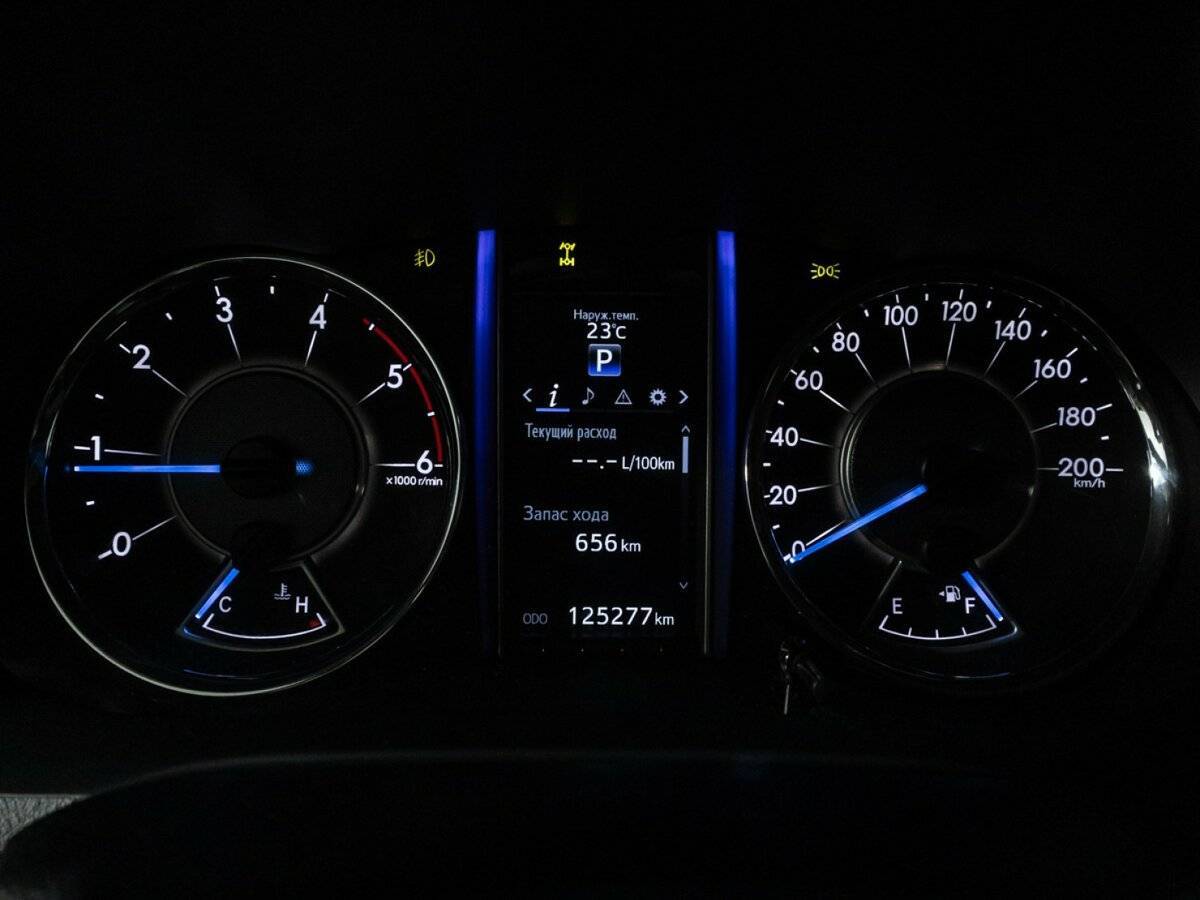 Toyota Fortuner с пробегом — 2017 год. Фото: #9