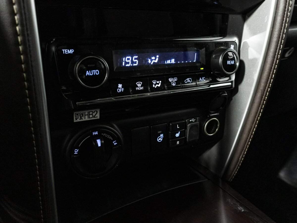 Toyota Fortuner с пробегом — 2017 год. Фото: #12