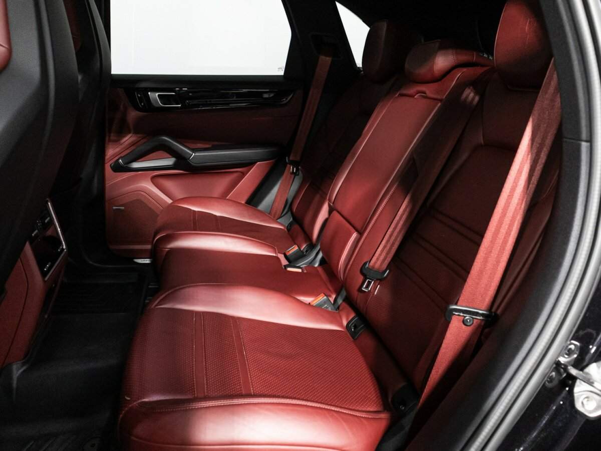 Porsche Cayenne с пробегом — 2018 год. Фото: #7