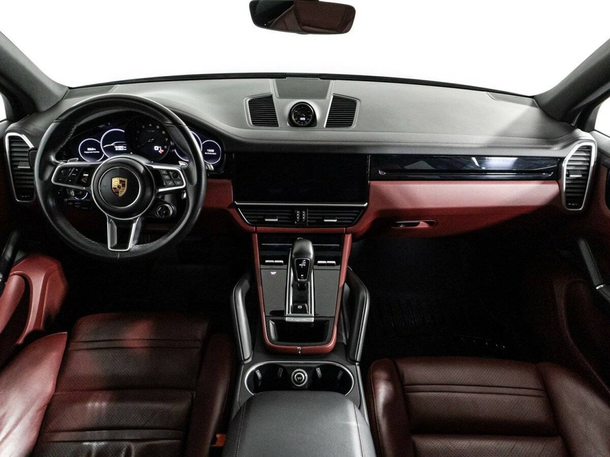 Porsche Cayenne с пробегом — 2018 год. Фото: #10