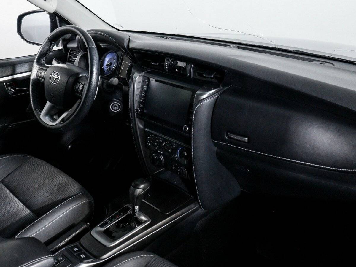 Toyota Fortuner с пробегом — 2021 год. Фото: #3