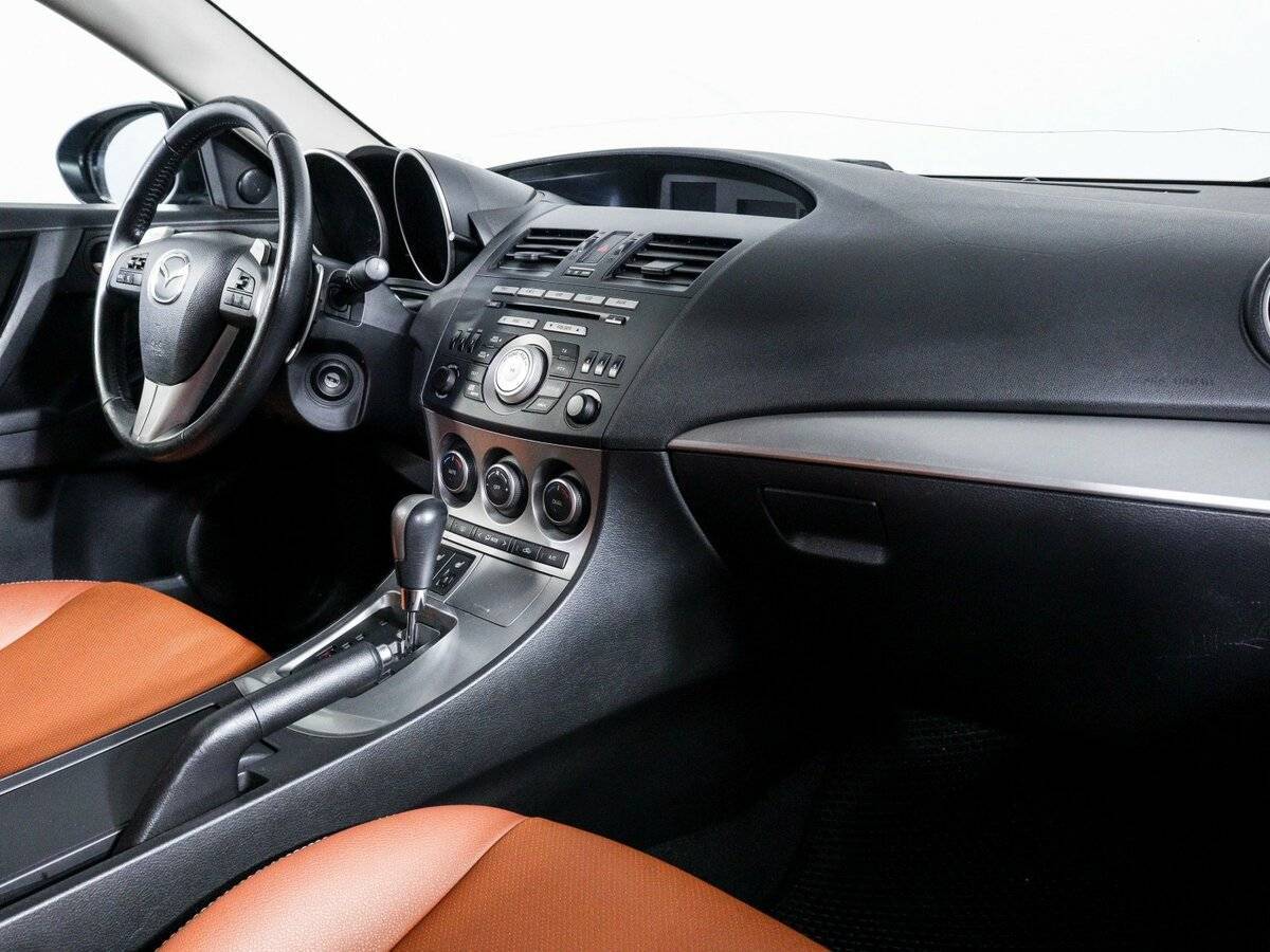 Mazda 3 с пробегом — 2011 год. Фото: #7