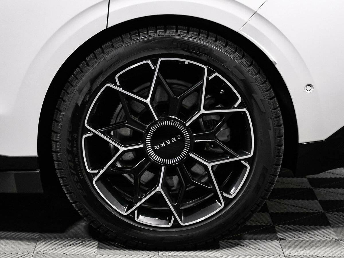 Zeekr 007 с пробегом — 2024 год. Фото: #13