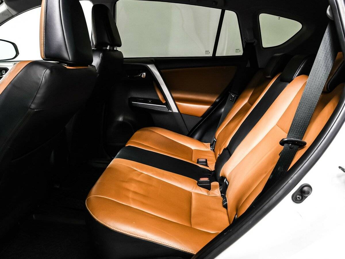 Toyota RAV4 с пробегом — 2019 год. Фото: #12