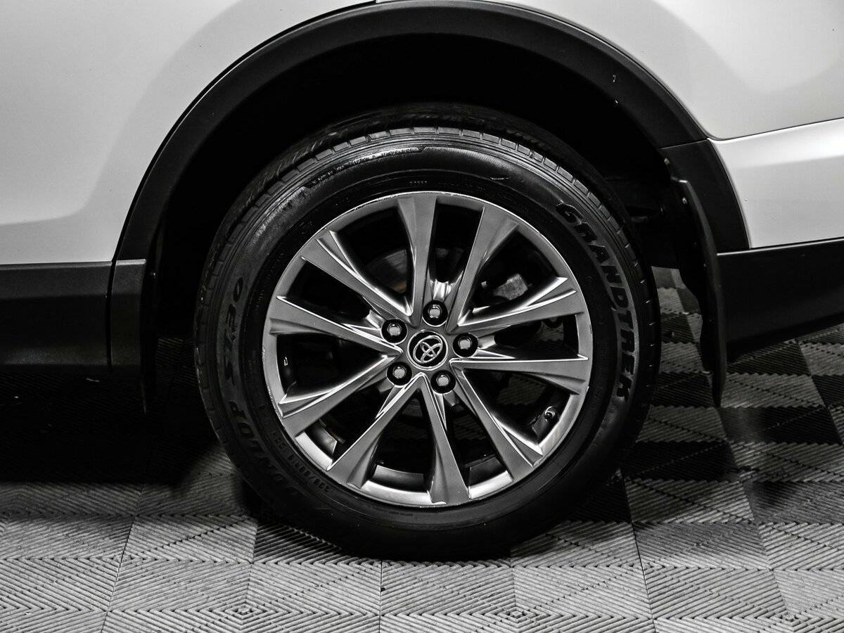 Toyota RAV4 с пробегом — 2019 год. Фото: #14