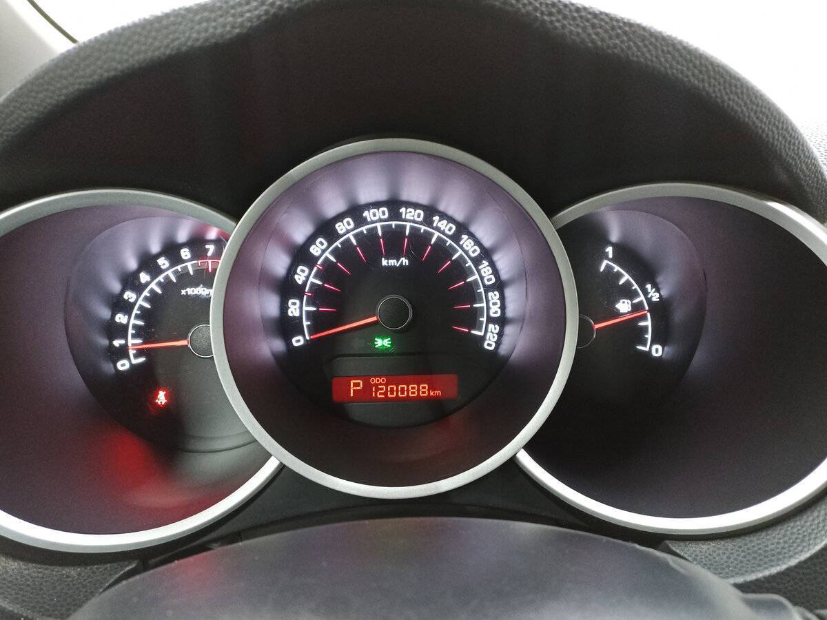 Kia Venga с пробегом — 2013 год. Фото: #12