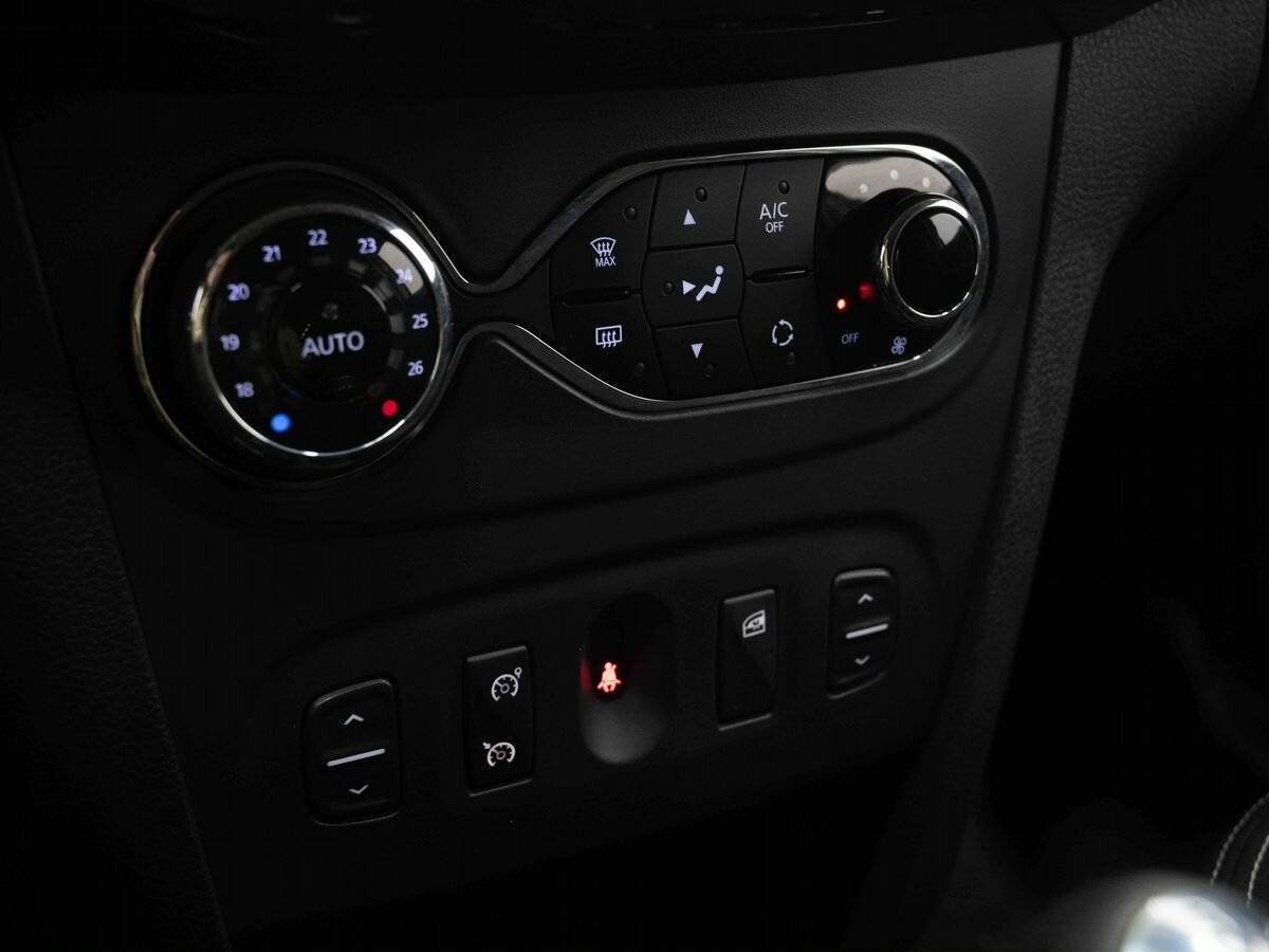 Renault Sandero с пробегом — 2016 год. Фото: #20