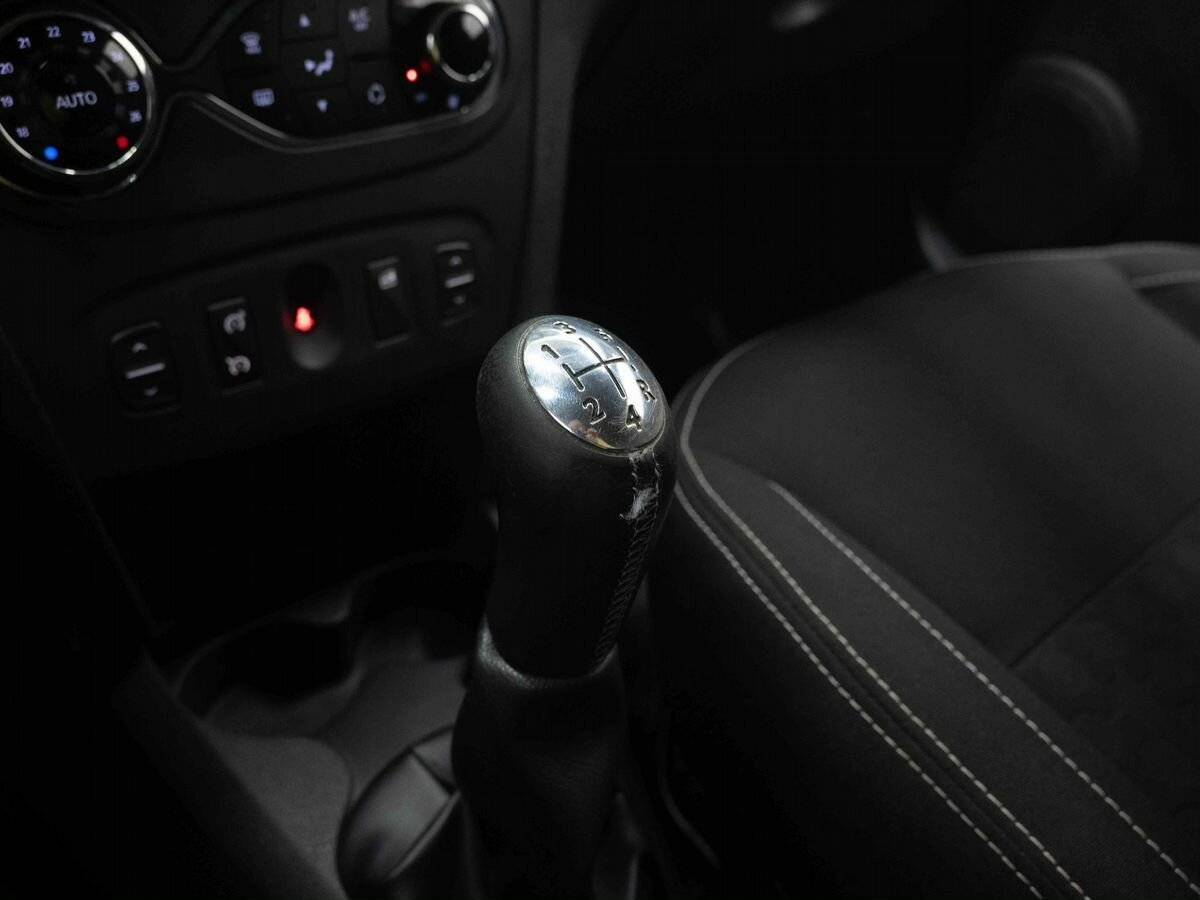 Renault Sandero с пробегом — 2016 год. Фото: #21