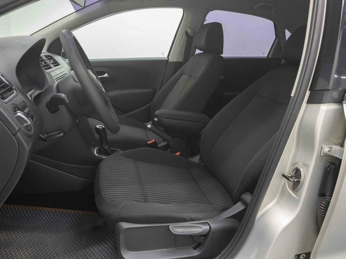 Volkswagen Polo с пробегом — 2011 год. Фото: #7