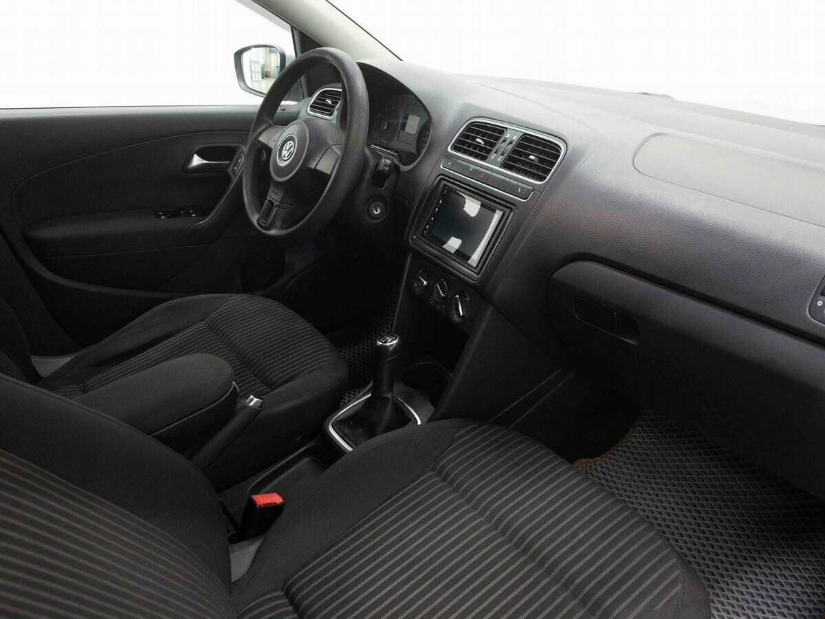 Volkswagen Polo с пробегом — 2011 год. Фото: #10