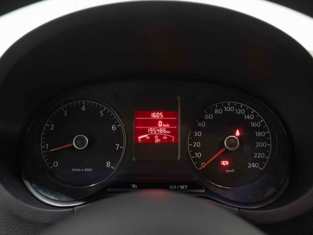 Volkswagen Polo с пробегом — 2011 год. Фото: #13