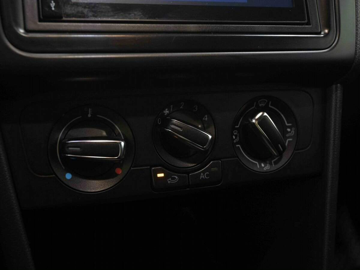 Volkswagen Polo с пробегом — 2011 год. Фото: #15