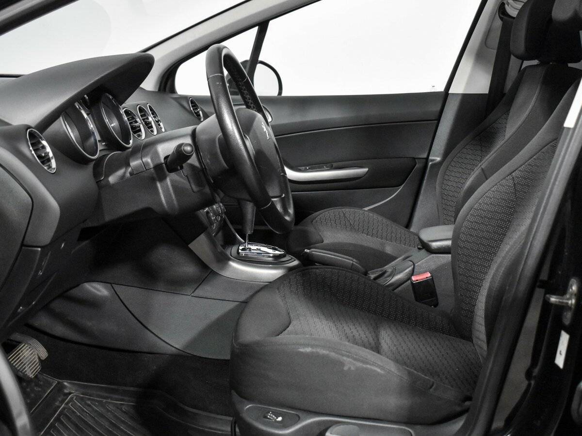 Peugeot 308 с пробегом — 2009 год. Фото: #8