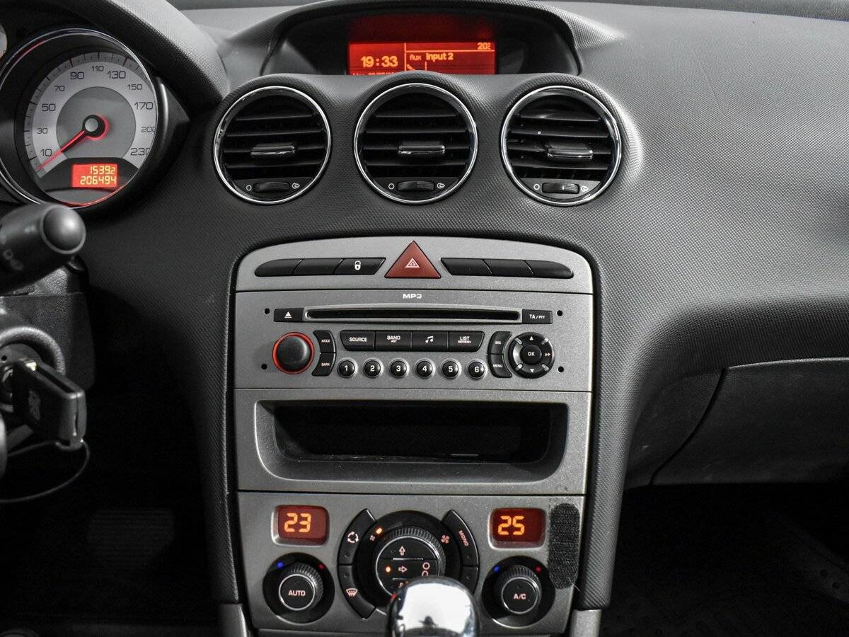 Peugeot 308 с пробегом — 2009 год. Фото: #12