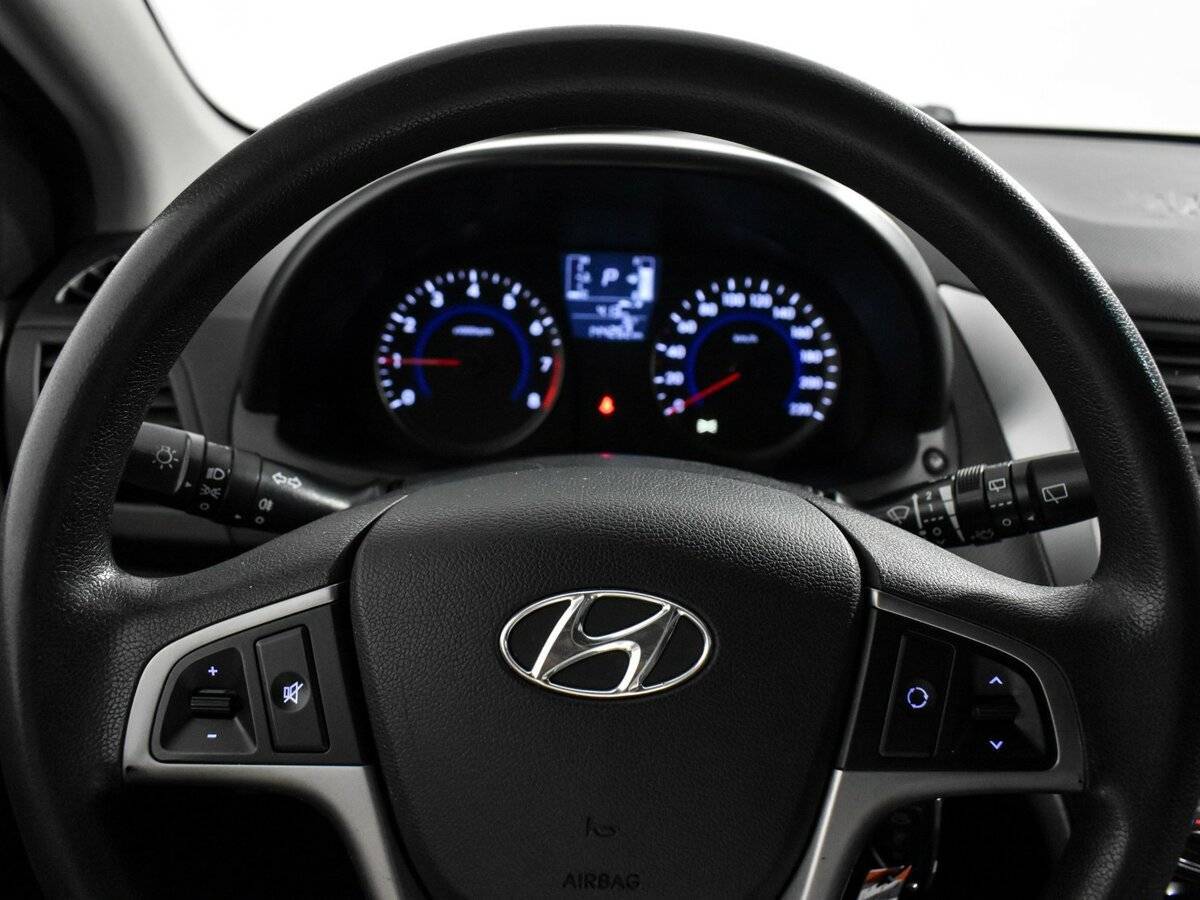 Hyundai Solaris с пробегом — 2015 год. Фото: #15