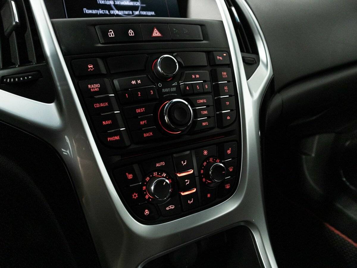 Opel Astra с пробегом — 2013 год. Фото: #16