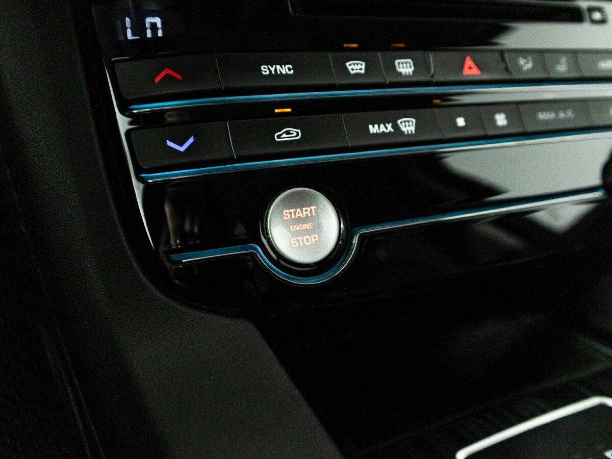 Jaguar F-Pace с пробегом — 2016 год. Фото: #22