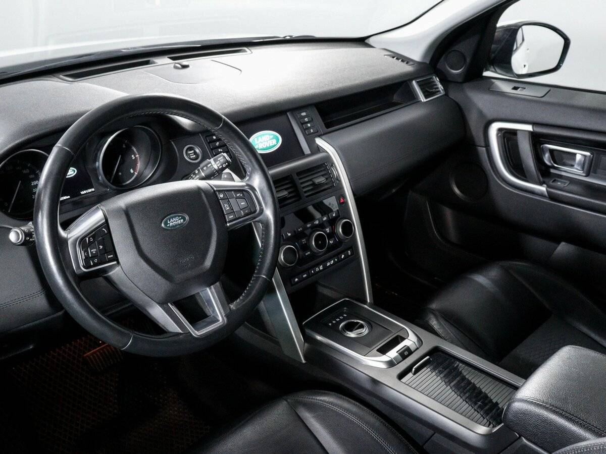 Land Rover Discovery Sport с пробегом — 2017 год. Фото: #13
