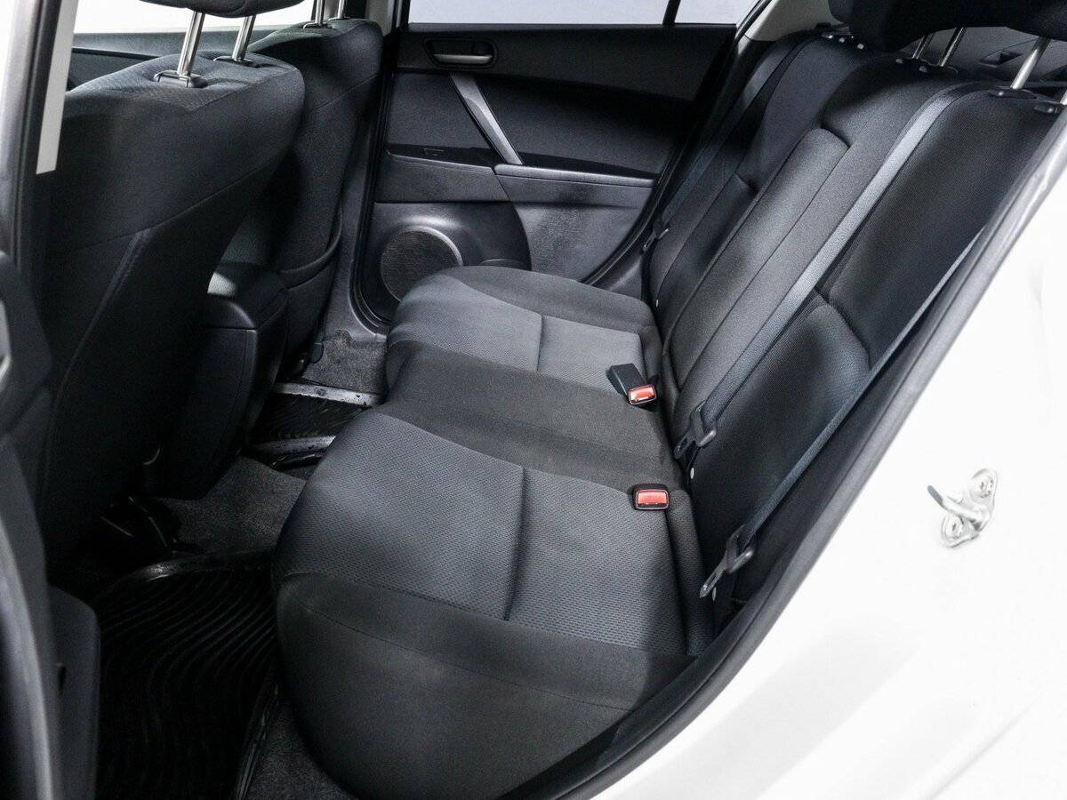 Mazda 3 с пробегом — 2011 год. Фото: #9