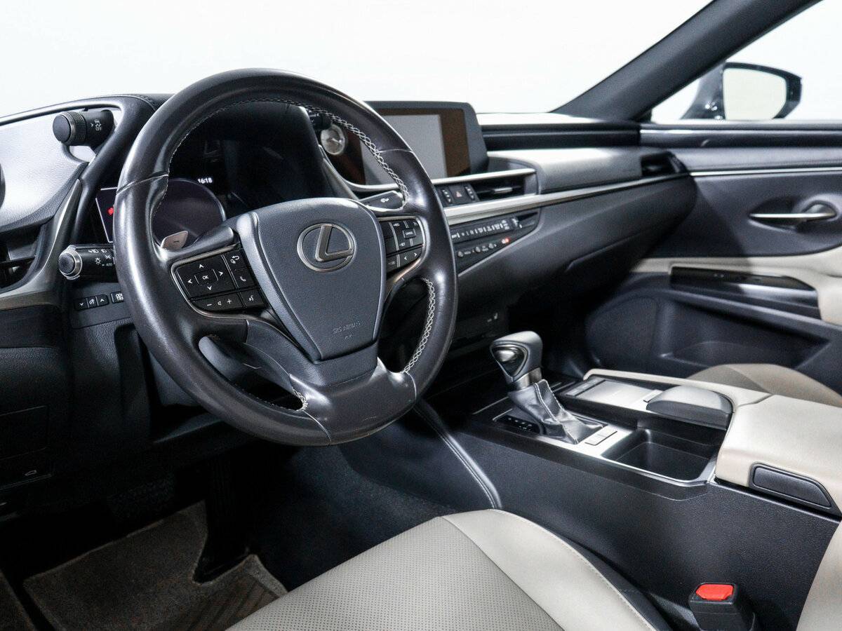 Lexus ES с пробегом — 2018 год. Фото: #11