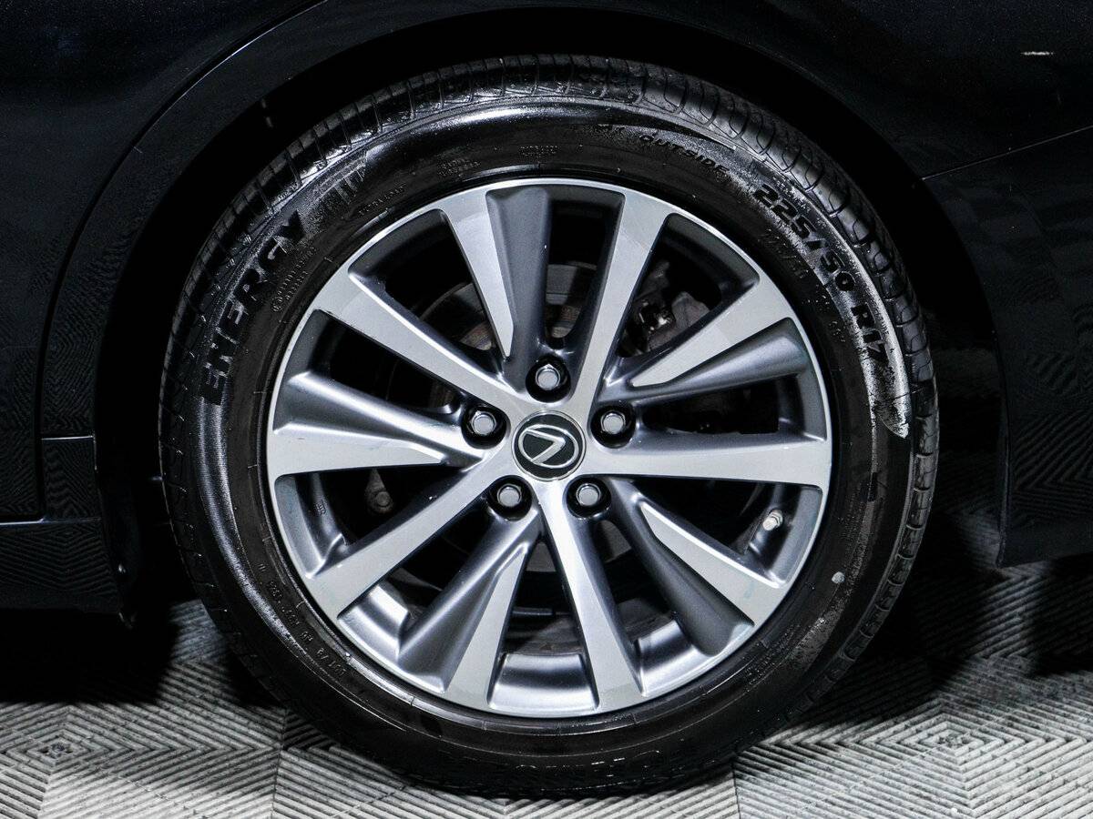 Lexus ES с пробегом — 2018 год. Фото: #12