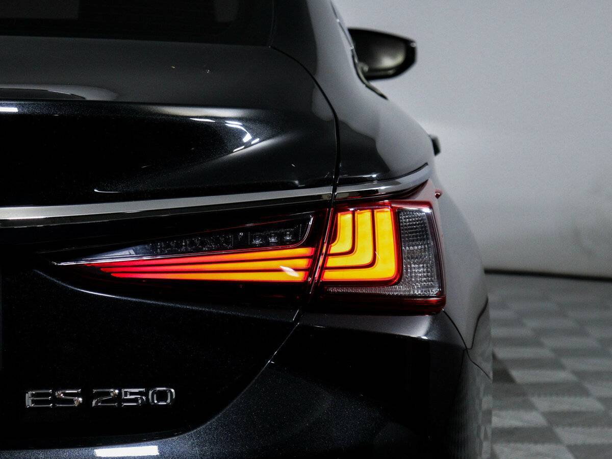 Lexus ES с пробегом — 2018 год. Фото: #16