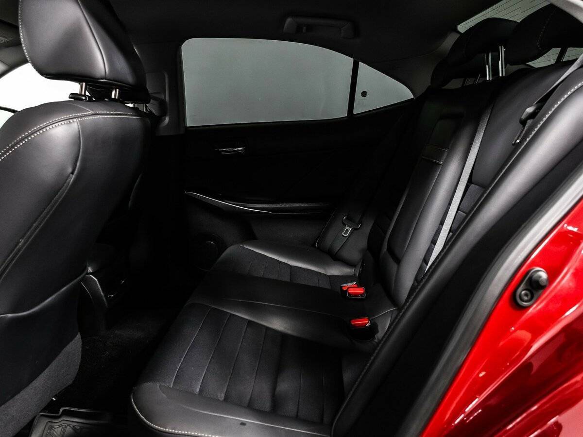 Lexus IS с пробегом — 2014 год. Фото: #12
