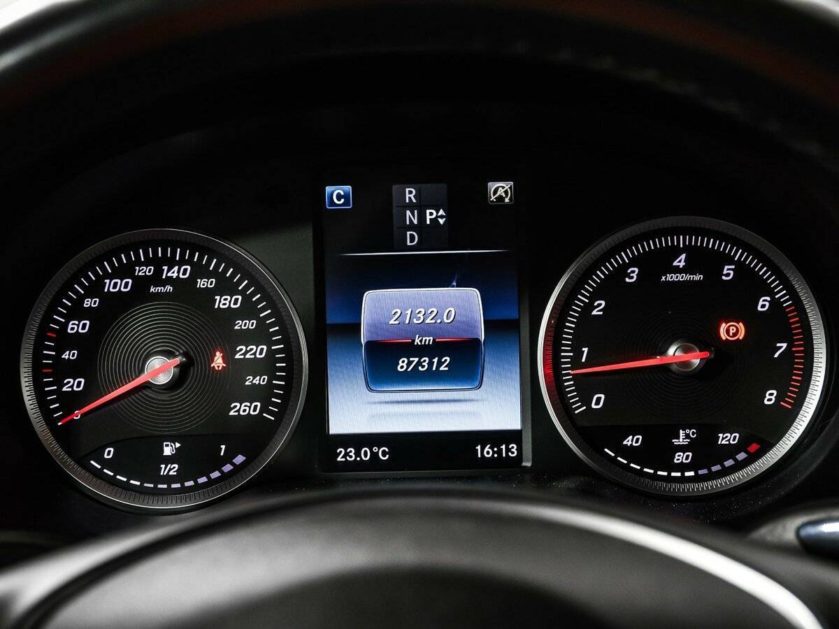 Mercedes-Benz GLC с пробегом — 2016 год. Фото: #9