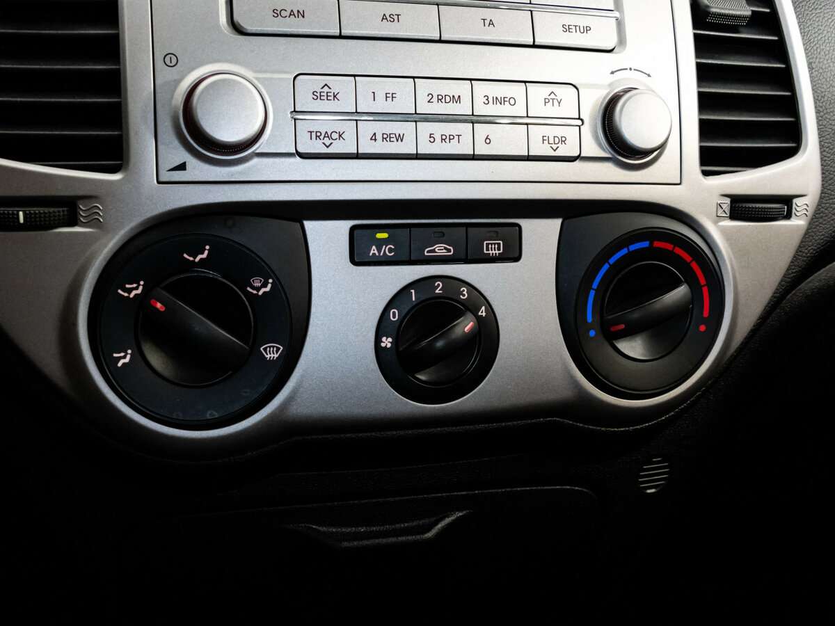 Hyundai i20 с пробегом — 2010 год. Фото: #12