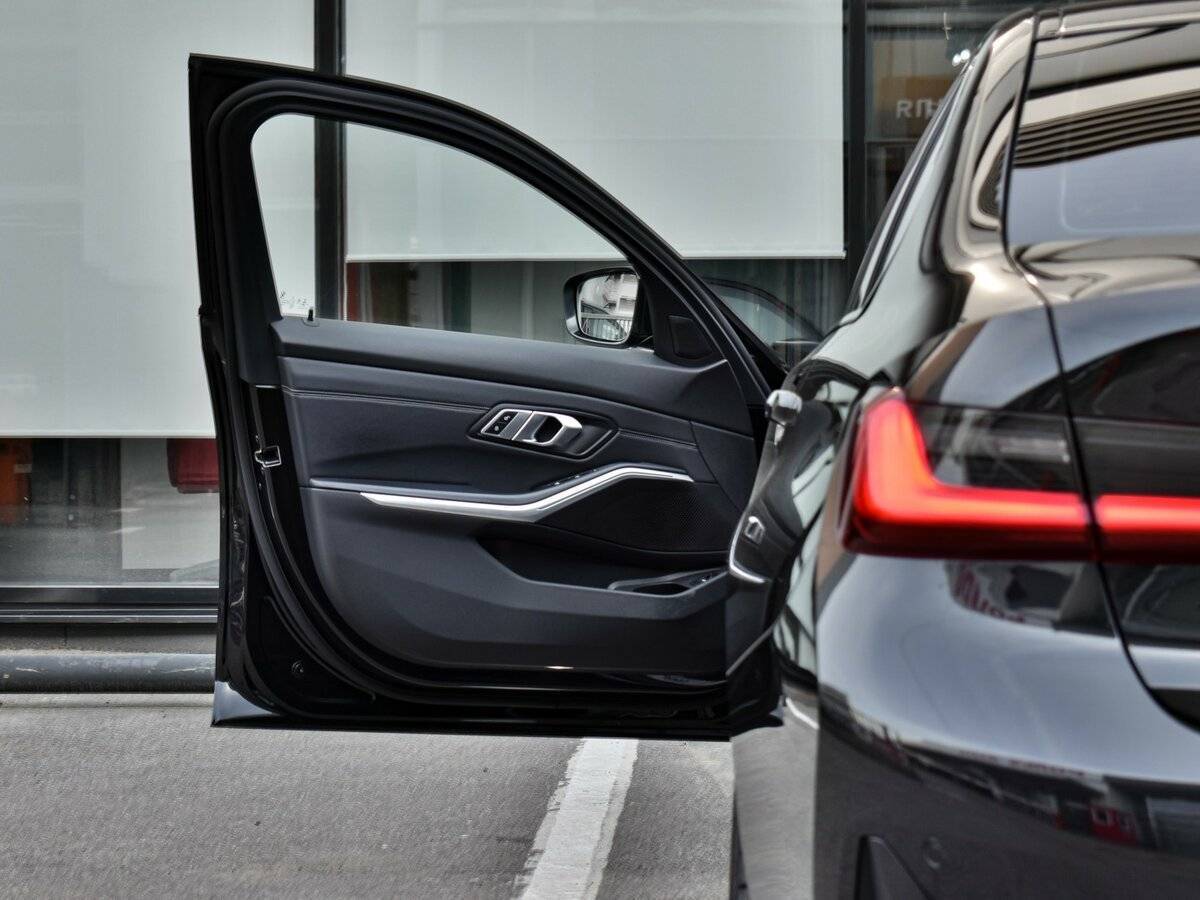 BMW 3 серии с пробегом — 2020 год. Фото: #11