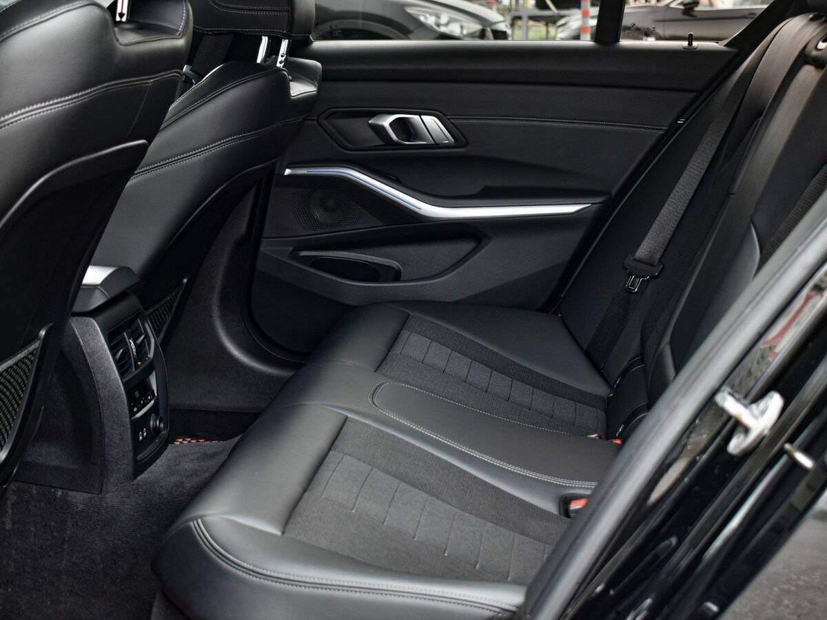 BMW 3 серии с пробегом — 2020 год. Фото: #13