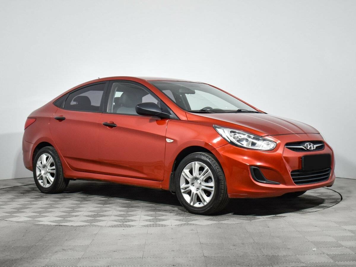 Hyundai Solaris с пробегом — 2012 год. Фото: #2