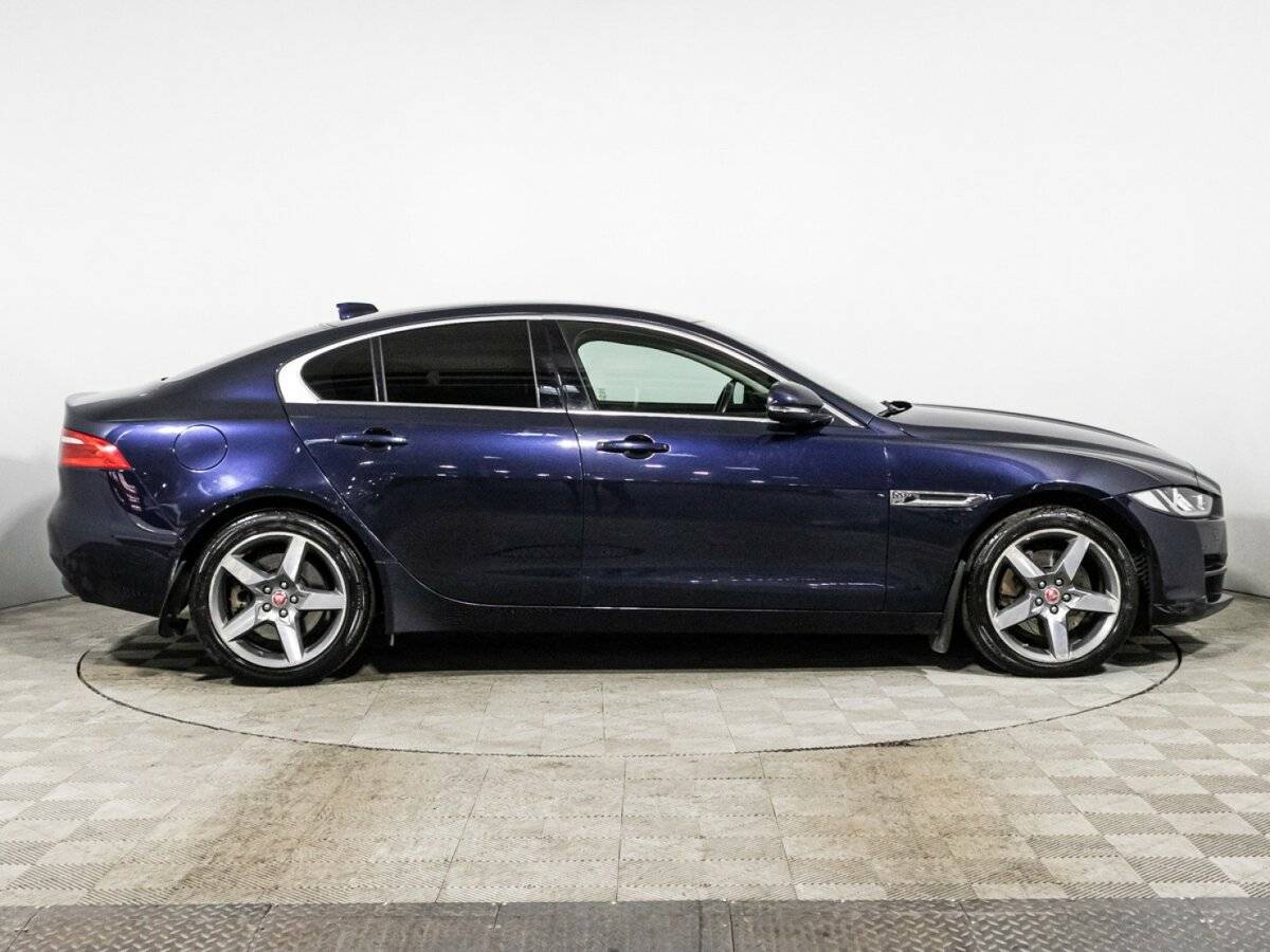 Jaguar XE с пробегом — 2016 год. Фото: #3