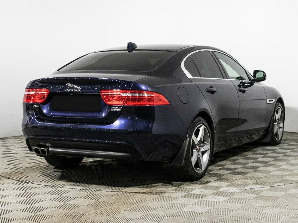 Jaguar XE с пробегом — 2016 год. Фото: #4