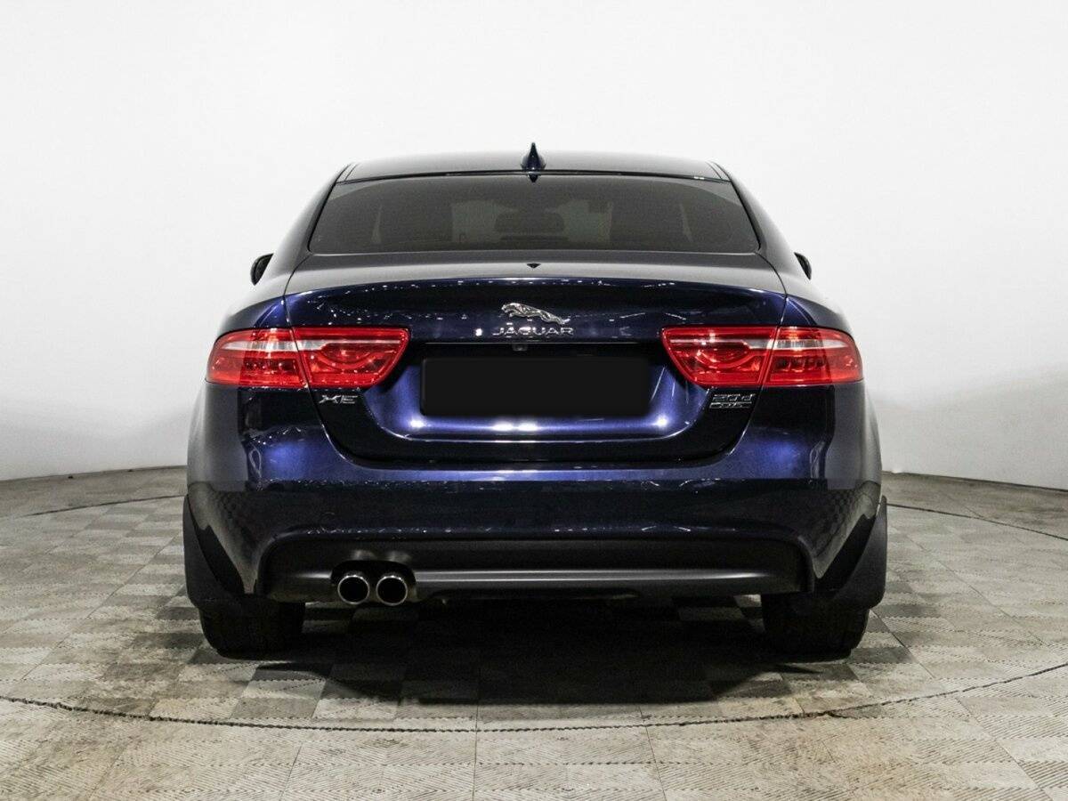 Jaguar XE с пробегом — 2016 год. Фото: #5
