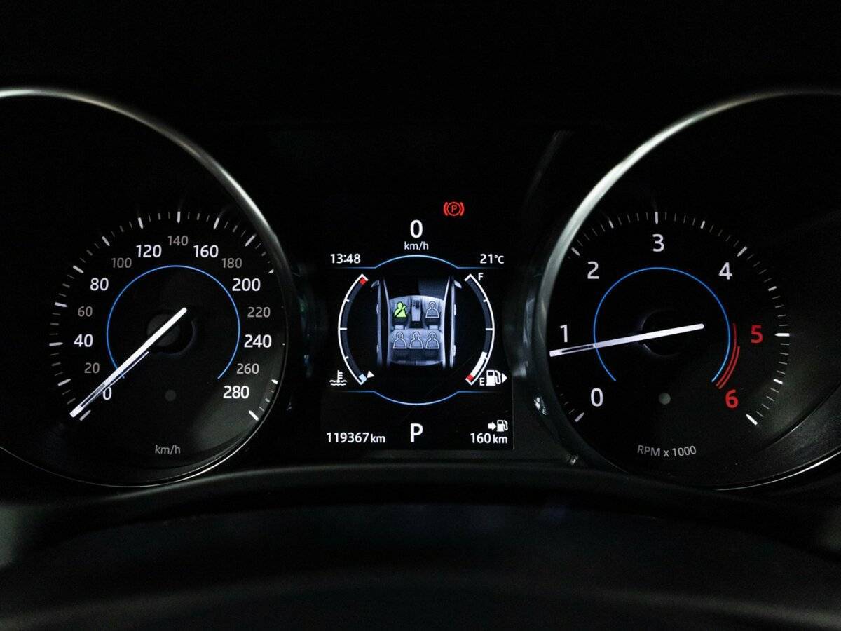 Jaguar XE с пробегом — 2016 год. Фото: #11