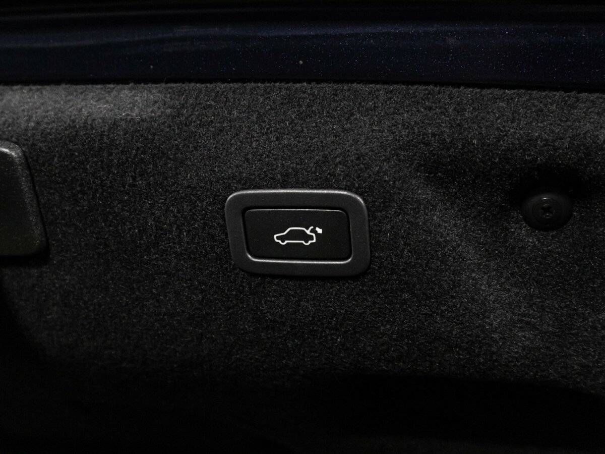 Jaguar XE с пробегом — 2016 год. Фото: #15