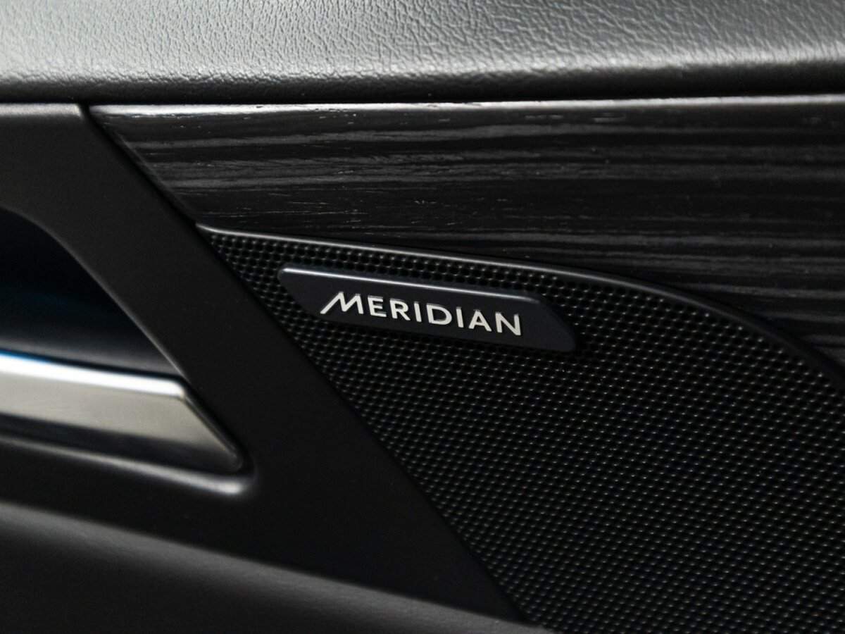 Jaguar XE с пробегом — 2016 год. Фото: #19