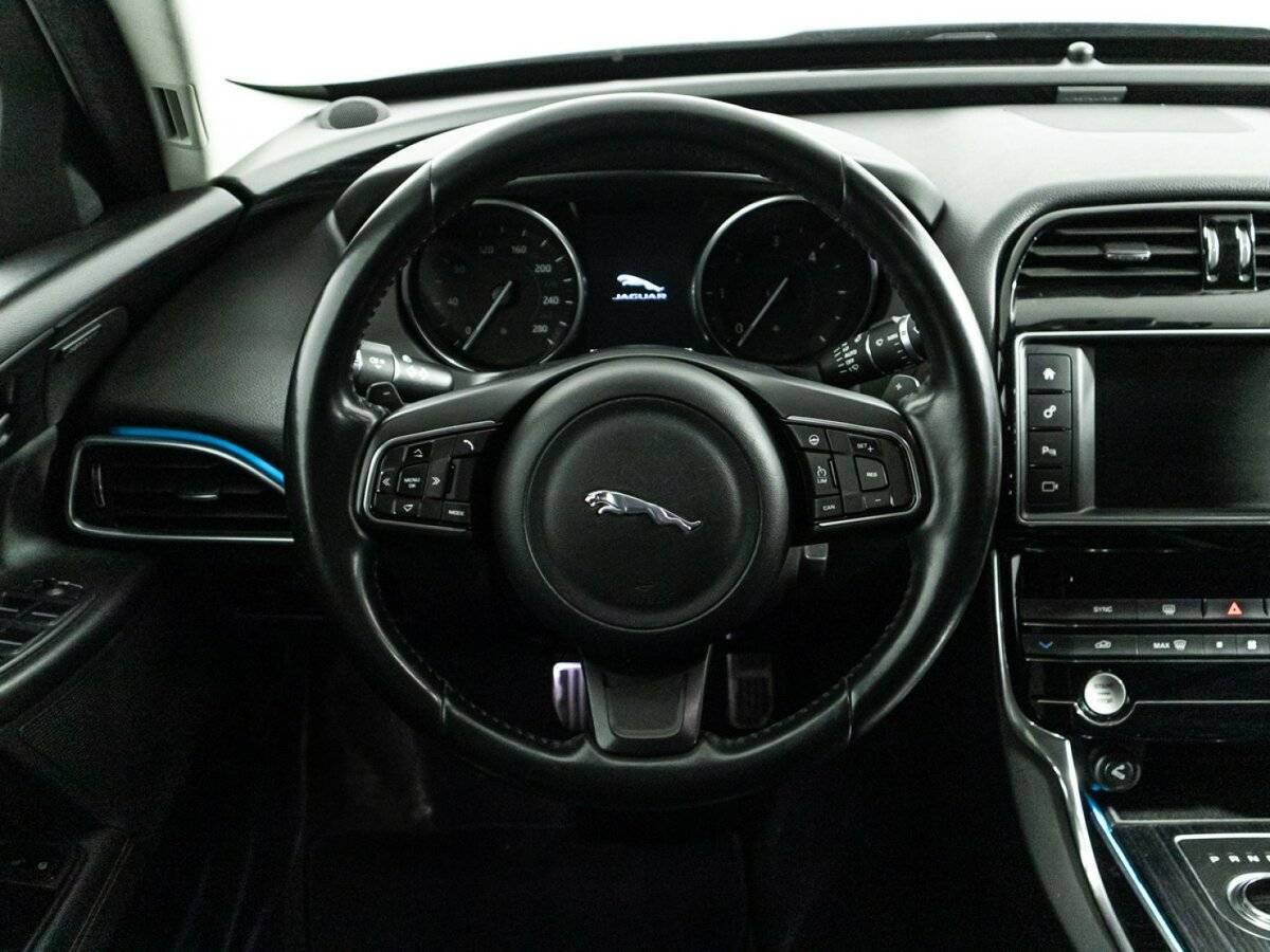 Jaguar XE с пробегом — 2016 год. Фото: #20